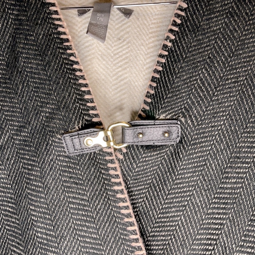 VINCE CAMUTO Chevron Ruana O/S - Picture 7 of 13